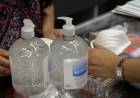 Recomiendan evitar comprar alcohol en gel en comercio callejero, internet o redes sociales
