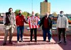 Divisorio le obsequió al Intendente una camiseta del Centenario