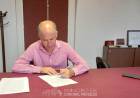 El Intendente Lisandro Matzkin firmó un importante convenio para el mantenimiento de caminos rurales
