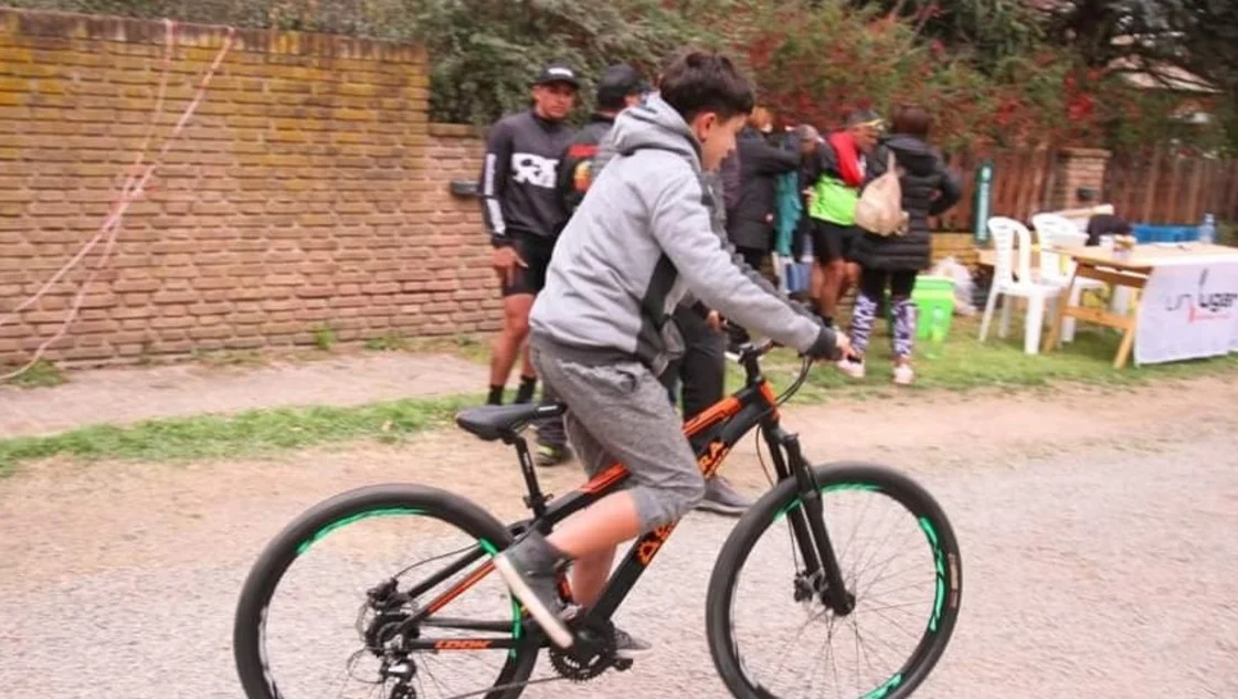 Rural Bike de Alumni: ¡uno de los niños del Hogar ganó la bicicleta!