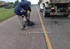 Trabajos de limpieza y bacheo en Indio Rico