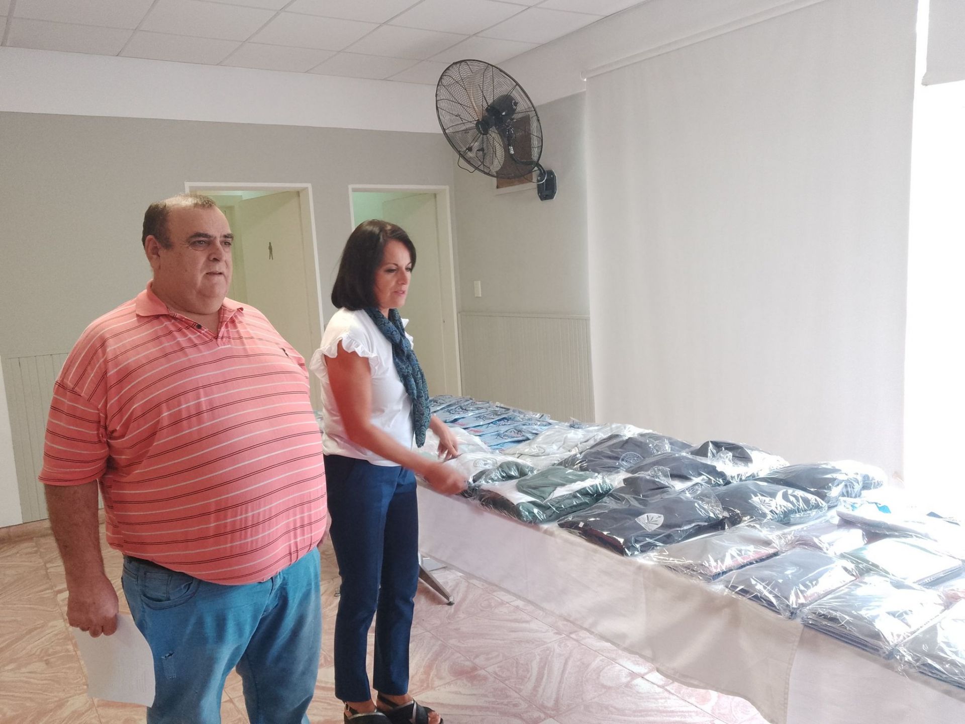 UEC hace entrega de kits escolares - El Portal de Pringles