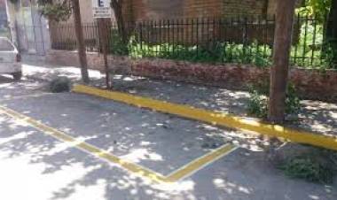 HCD-Piden estacionamiento de motos en Rivadavia y Belgrano