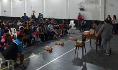 charla en RCP a la comunidad del Club Independiente