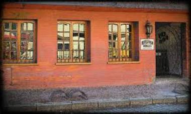 Cambio de cobrador en la Biblioteca Pringles
