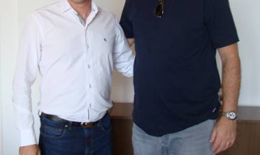 El Intendente Matzkin recibió al Prof. Carlos Oreste