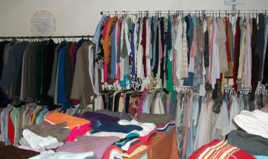 Feria de Ropa en Cáritas