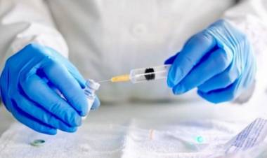 Mesa de ayuda para vacunarse en la EET 1