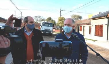 En calle Aroldo Romano (50 bis) entre 14 y 15, se retomaron los trabajos de pavimento urbano