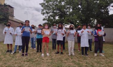 Entrega de Certificado como Mejor Compañero a alumnos de Escuelas Primarias de Pringles