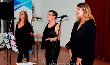 Día de la Mujer: El Trío Fusión Vocal tuvo su debut artístico