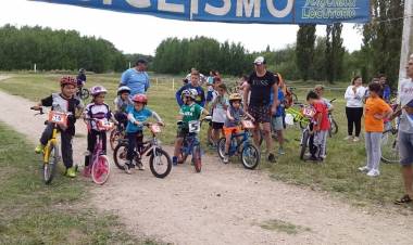 Competencia Recreativa para chicos y chicas en el 19° Aniversario de la Pista del Ciclys 