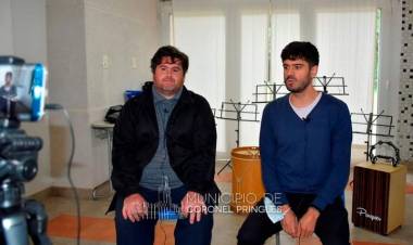 Coros:  "Se abre esta convocatoria a toda la comunidad"