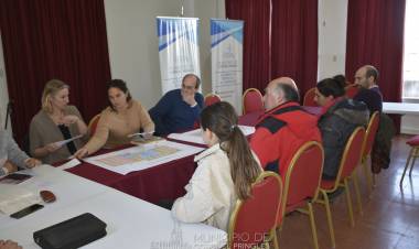 Charla Informativa sobre la aplicación del Plan de Ordenamiento Urbano y Territorial con arquitectos e ingenieros