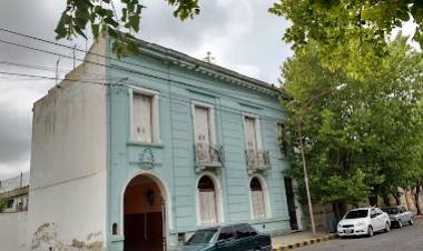 Policial: Daños a una escuela y a un local partidario