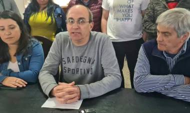 "El recital de Lucas Lugo ha sido suspendido"