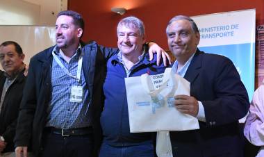 El ministro D´Onofrio entregó Pases Libres Multimodal en Monte Hermoso