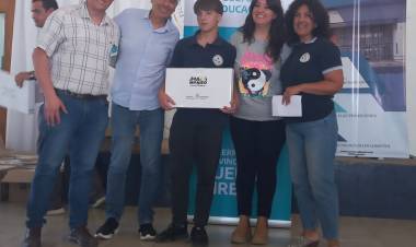 Estudiantes de la Técnica recibieron sus netbooks