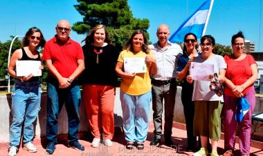 Ganadores del Concurso Eco-Árboles Navideños 2022 recibieron sus premios