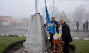 La explanada del Palacio Municipal fue escenario para celebrar el 213º Aniversario de la Revolución de Mayo