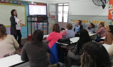 La Dra. Daniela Aguirre Luzi brindó una charla a la comunidad de Indio Rico