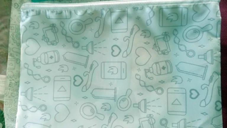 HCD: Preocupación de familias por entrega de cartucheras con dibujos sexuales