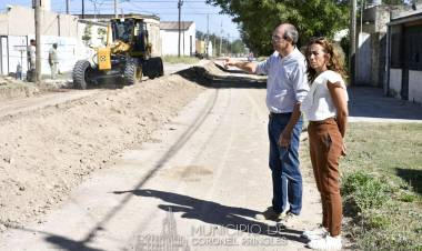 Continúan los trabajos de construcción de cordón cuneta en la ciudad