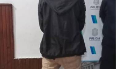 Policial: Detienen a persona con orden de captura