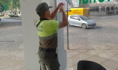 Personal de la Guardia Urbana repartió folletos con información de Ojos en Alerta