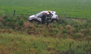 Accidente en Ruta 72 por acumulación de agua: el conductor resultó ileso
