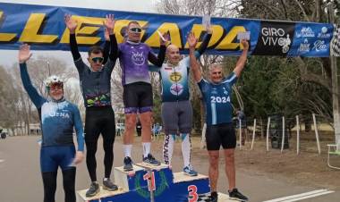 Bochín Mandrini y Guillermo Erro participaron de una carrera en Río Colorado