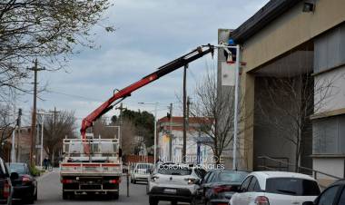 El Municipio de Coronel Pringles continúa ampliando el radio de instalación de luces LED en la ciudad