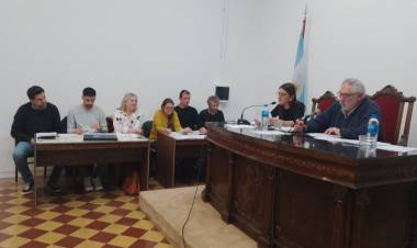 Jóvenes de escuelas secundarias participaron de la primera sesión del Concejo Deliberante Estudiantil
