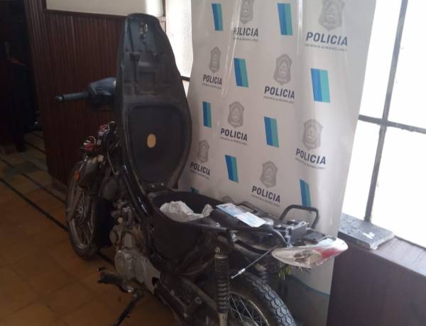 Policial: Recuperan moto robada
