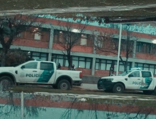 Fuerte custoria policial en las escuelas de Pringles