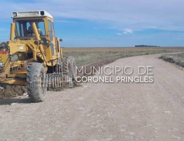 Maquinarias y personal de la Cooperativa Vial continúan trabajando en la zona agraria del distrito