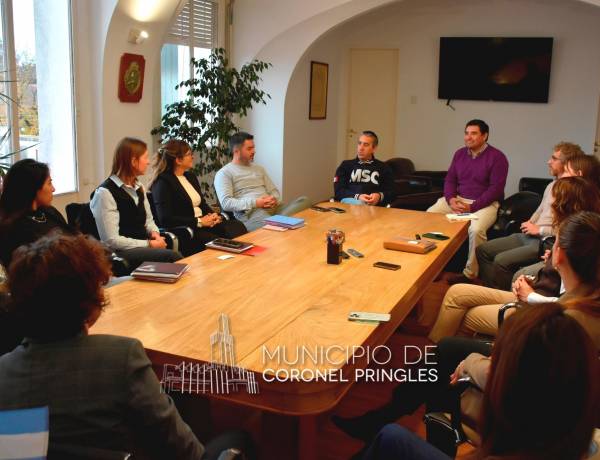 La Intendenta Interina Rosana Amondarain recibió esta mañana a representantes de agencias de turismo