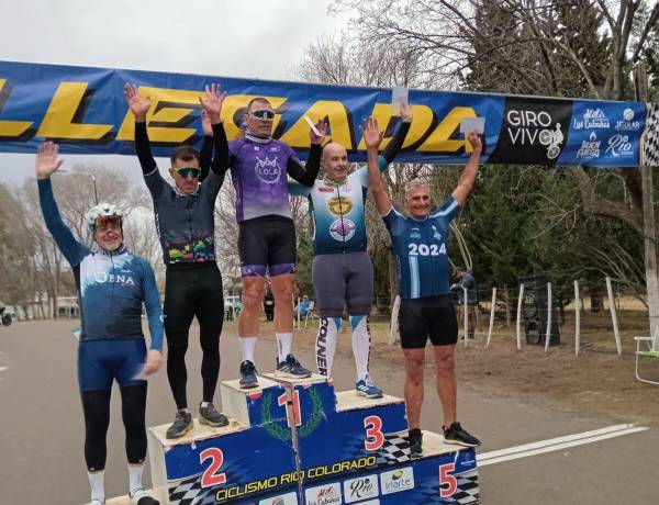 Bochín Mandrini y Guillermo Erro participaron de una carrera en Río Colorado