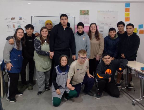 Ángela Bohn brindó una charla a estudiantes