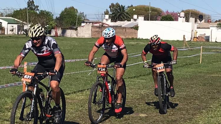 Bochín y Carlos Mandrini y Santino Romano, en el Campeonato Agentino