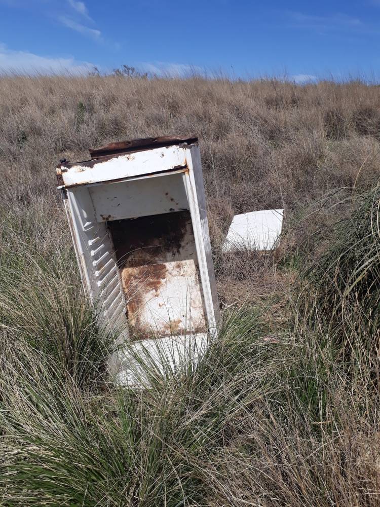 ¡La rotonda de Frapal se ha convertido en un lugar donde mucha gente deja su basura!