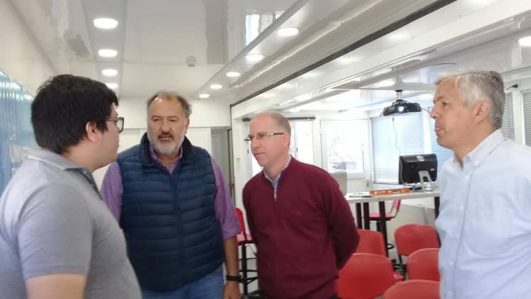 Matzkin visitó el Aula Taller Móvil