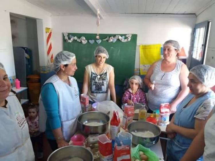 Curso en Escuela Rural de la Legua