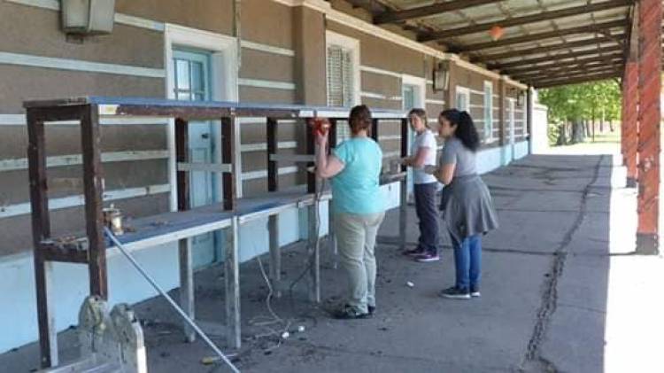 Trabajan en el Centro Cultural de Indio Rico