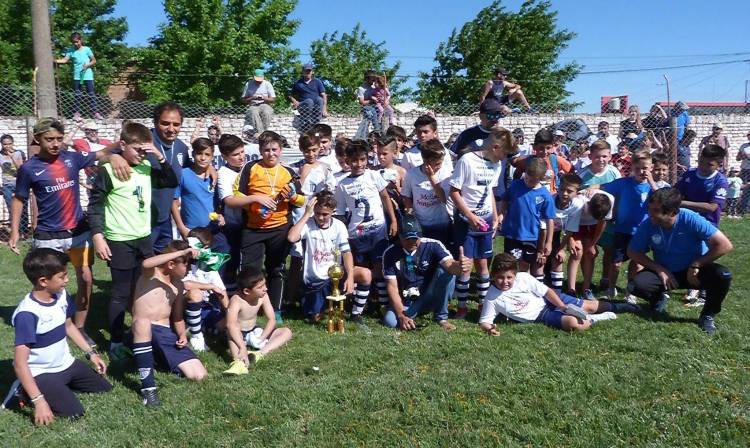 Almaceneros Campeón en Octava