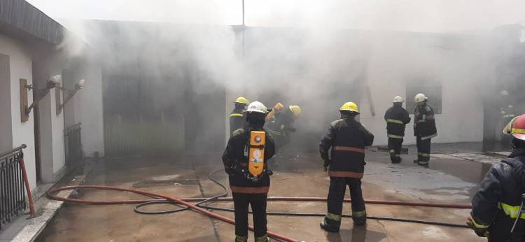 Impresionante incendio en el depósito de la firma pringlense Patrault y Cía.