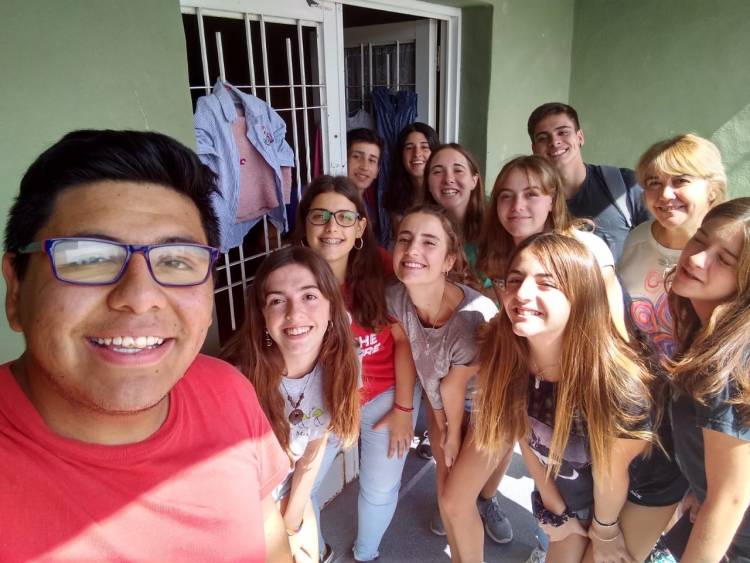 Se comenzó con la entrega de lo recaudado en la campaña solidaria "Vuelta a Clases"