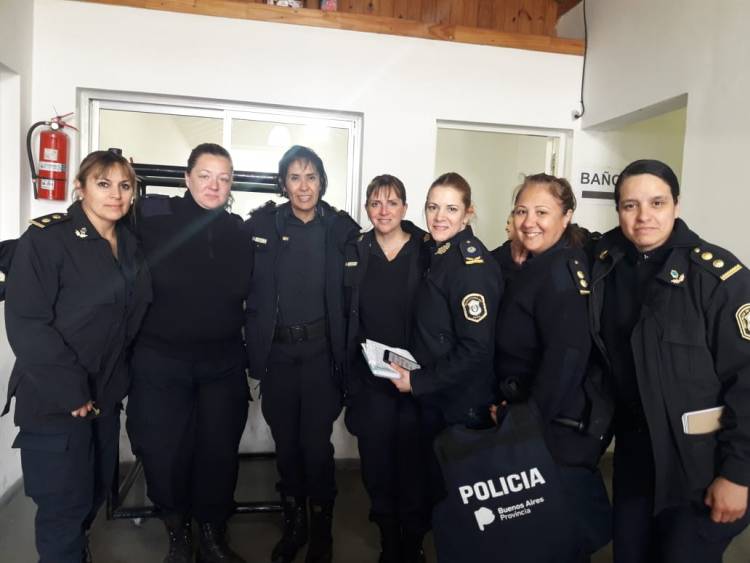 Oficializan un bono de 3 mil pesos para las policías que custodiaron el Encuentro Nacional de   Mujeres