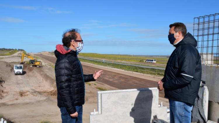 Jorge Ruesga recorrió la obra en la autopista de la ruta nacional Nº 33