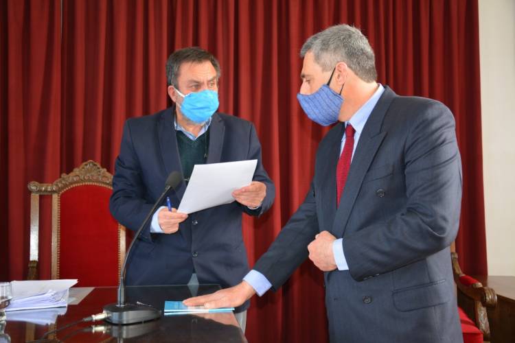Villaverde asumió como Edil en la banca oficialista